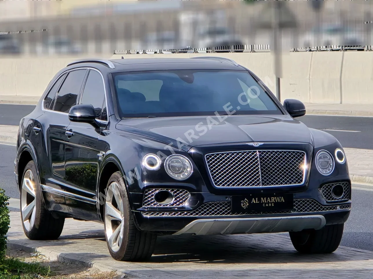 بنتلي بينتايجا 2017 اوتوماتيك 85,000 كم 12 سلندر دفع رباعي اس يو في أسود