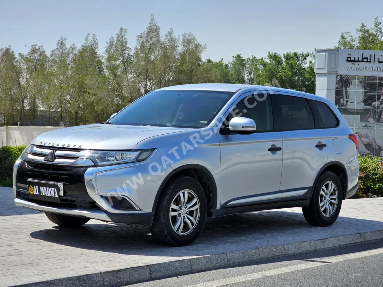 Mitsubishi Outlander 2017 Automatic 173,000 Km 4 Cylinder Four Wheel Drive (4WD) SUV Silver