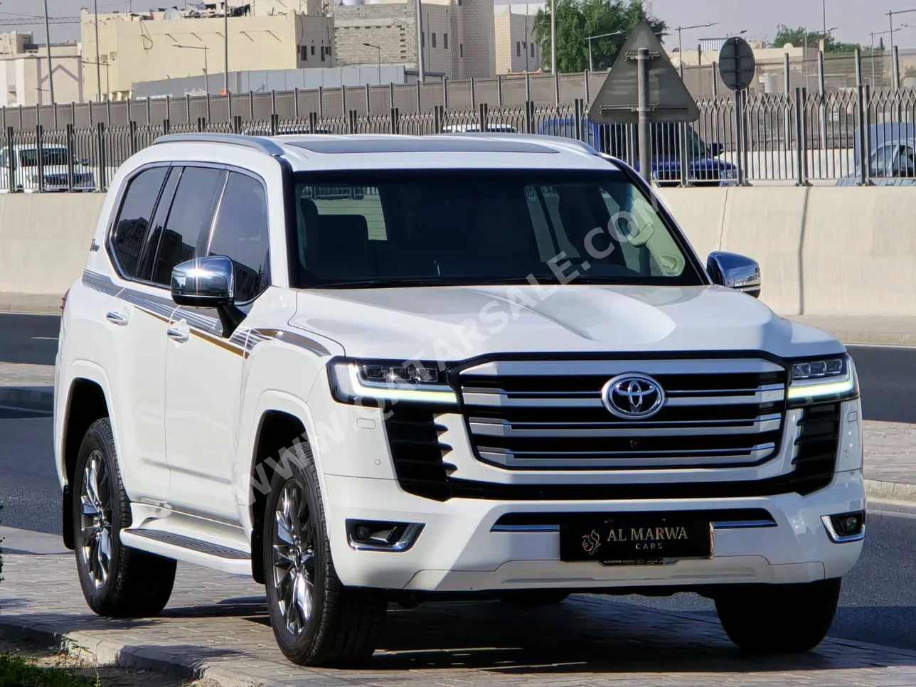 تويوتا لاند كروزر في اكس توين توربو 2022 اوتوماتيك 40,000 كم 6 سلندر دفع رباعي اس يو في أبيض تحت الضمان