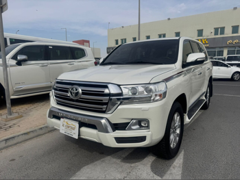 Toyota Land Cruiser GXR 2018 Automatic 284,000 Km 8 Cylinder Four Wheel Drive (4WD) SUV White