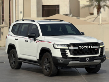 تويوتا  لاند كروزر  جي ار سبورت توين تيربو  2022  اوتوماتيك  130,000 كم  6 سلندر  دفع رباعي  اس يو في  أبيض
