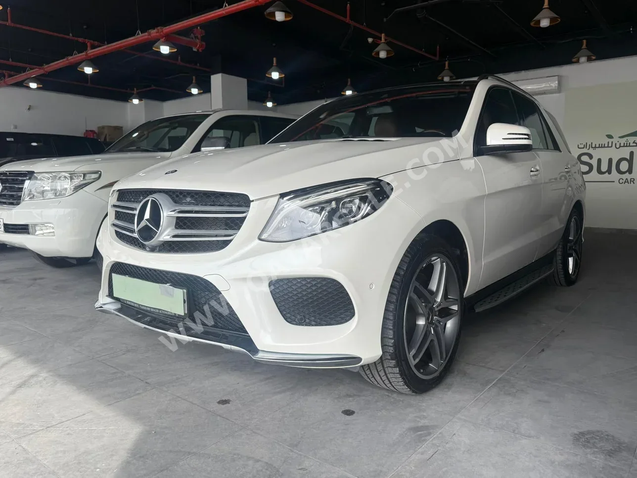 مرسيدس - بنز جي ال اي 400 2017 اوتوماتيك 82,000 كم 6 سلندر دفع رباعي اس يو في أبيض