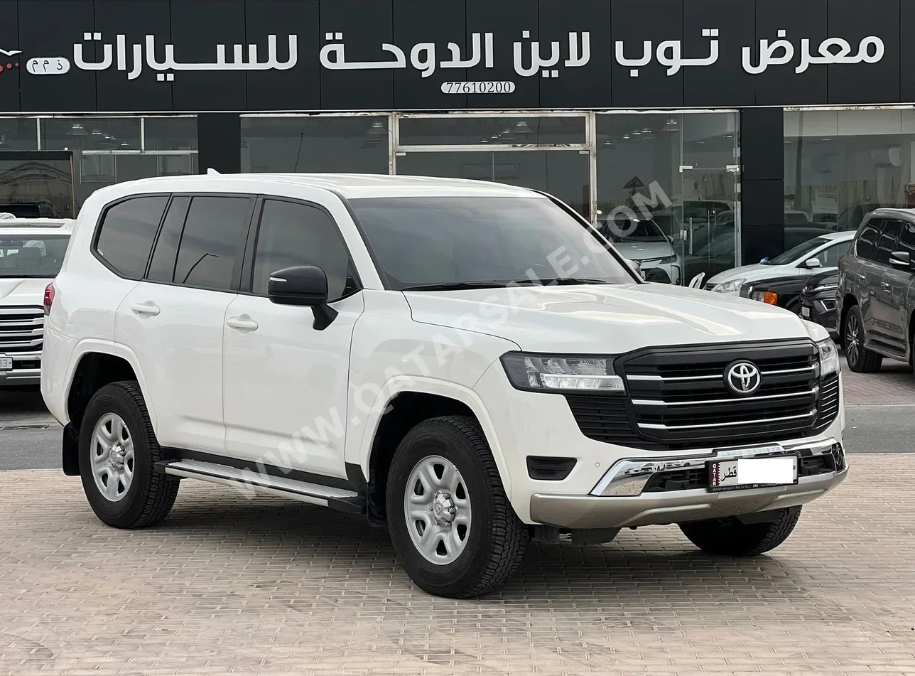 تويوتا لاند كروزر جي اكس 2023 اوتوماتيك 41,000 كم 6 سلندر دفع رباعي اس يو في أبيض تحت الضمان