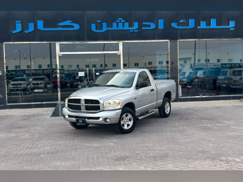 دودج رام 1500 2008 اوتوماتيك 131,000 كم 8 سلندر دفع رباعي بيكب فضي