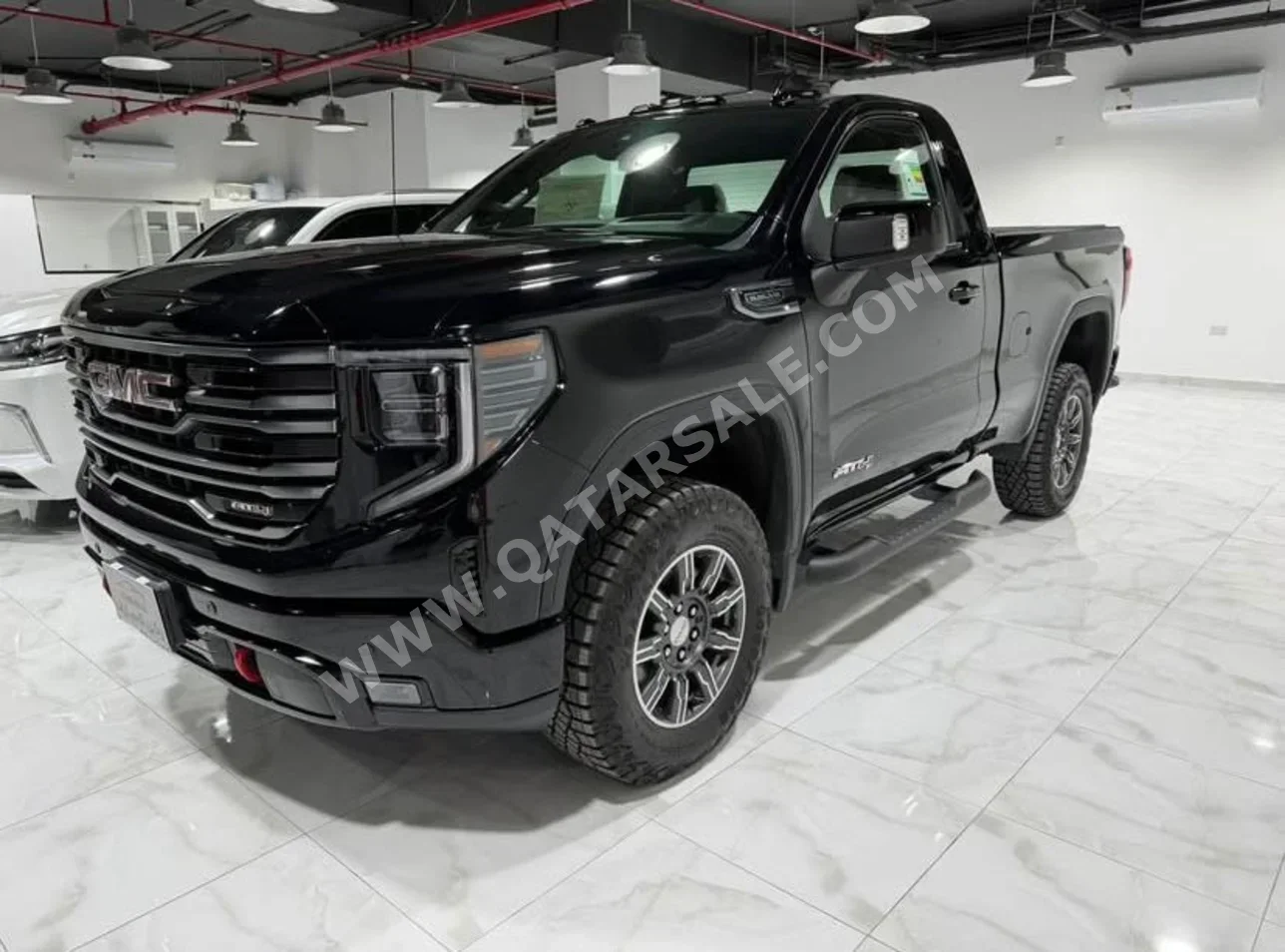 جي ام سي سييرا اي تي 4 2025 اوتوماتيك 2,000 كم 8 سلندر دفع رباعي بيكب أسود تحت الضمان