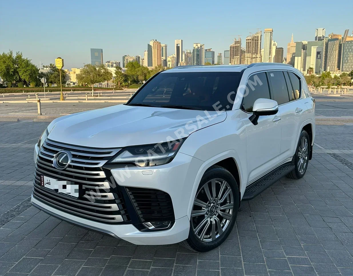لكزس ال اكس 600 في اي بي 2023 اوتوماتيك 55,000 كم 6 سلندر دفع رباعي اس يو في أبيض تحت الضمان