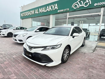 تويوتا كامري أل اي 2018 اوتوماتيك 260,000 كم 4 سلندر سحب امامي سيدان أبيض