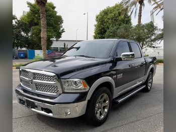 دودج رام 1500 لارامي 2016 اوتوماتيك 218,000 كم 8 سلندر دفع رباعي بيكب رمادي