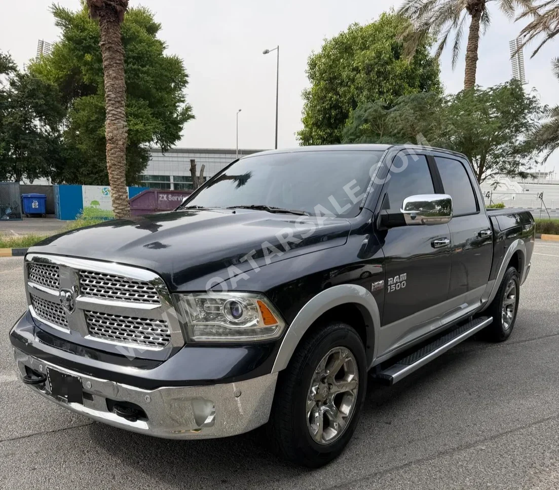 دودج رام 1500 لارامي 2016 اوتوماتيك 218,000 كم 8 سلندر دفع رباعي بيكب رمادي