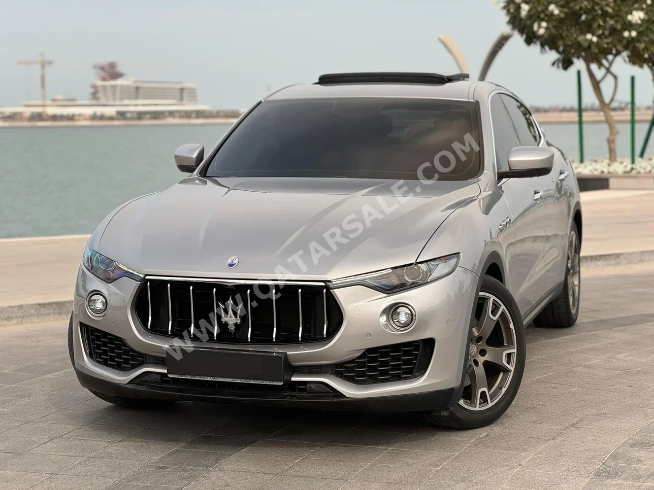 مزاراتي ليفانت 2017 اوتوماتيك 74,000 كم 6 سلندر دفع كلي مستمر اس يو في رمادي