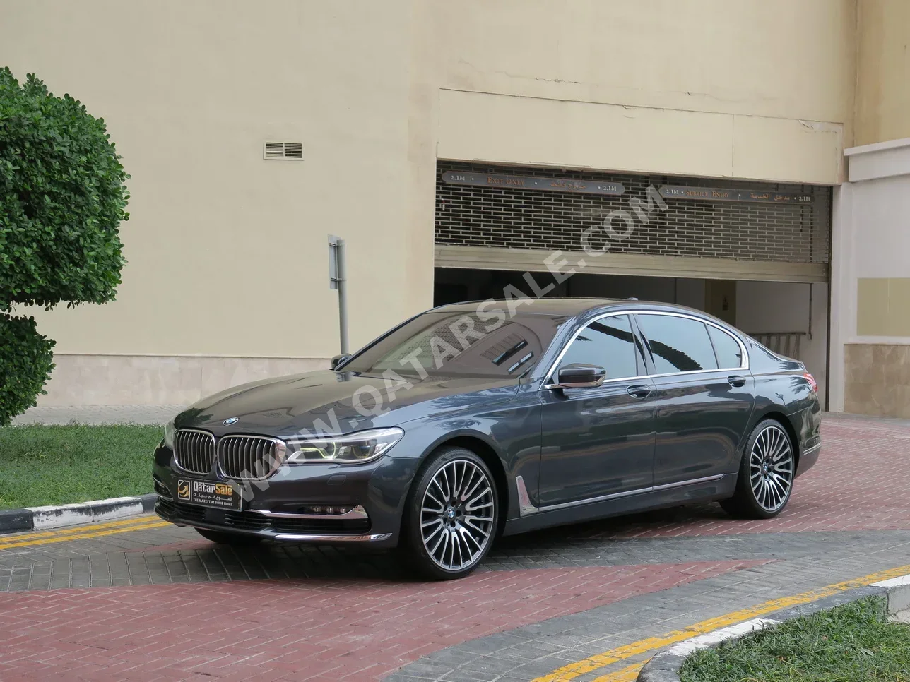 بي ام دبليو الفئة - السابعة 750 Li 2016 اوتوماتيك 117,500 كم 8 سلندر دفع خلفي سيدان رمادي