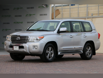 Toyota Land Cruiser GXR 2014 Automatic 297,000 Km 8 Cylinder Four Wheel Drive (4WD) SUV Silver