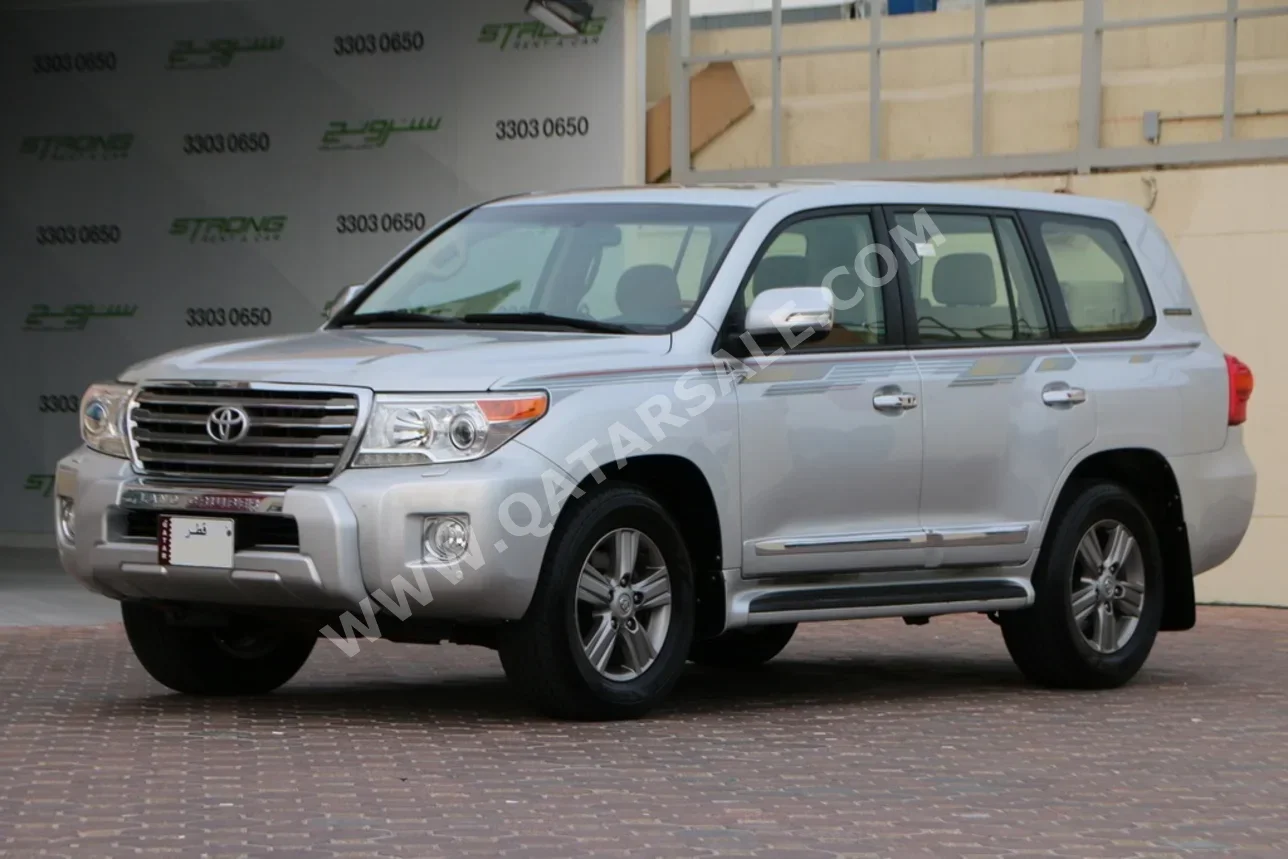 تويوتا لاند كروزر جي اكس ار 2014 اوتوماتيك 297,000 كم 8 سلندر دفع رباعي اس يو في فضي
