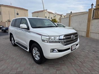 Toyota Land Cruiser GXR 2016 Automatic 231,000 Km 6 Cylinder Four Wheel Drive (4WD) SUV White
