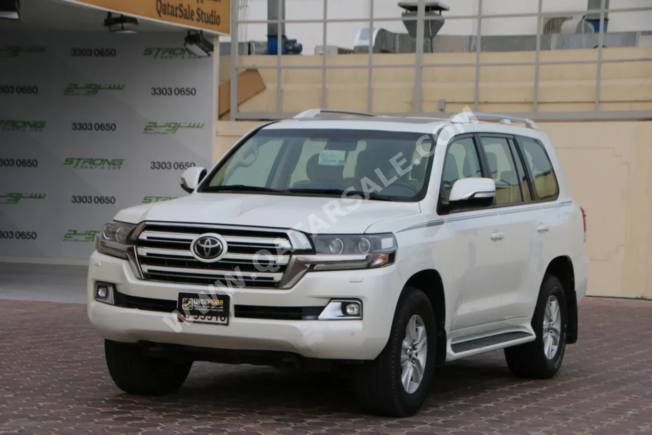 تويوتا لاند كروزر جي اكس ار وايت ادشن 2017 اوتوماتيك 140,000 كم 6 سلندر دفع رباعي اس يو في أبيض لؤلؤي