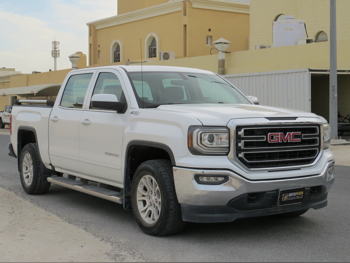 GMC Sierra SLE 2017 Automatic 50,000 Km 8 Cylinder Four Wheel Drive (4WD) Pick Up White
