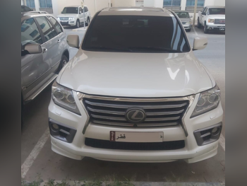لكزس ال اكس 570 اس 2014 اوتوماتيك 360,000 كم 8 سلندر دفع رباعي اس يو في أبيض