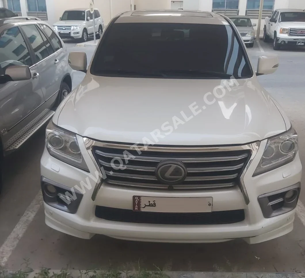 لكزس ال اكس 570 اس 2014 اوتوماتيك 360,000 كم 8 سلندر دفع رباعي اس يو في أبيض