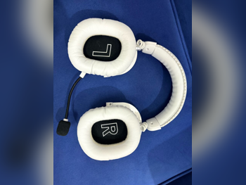 ملحقات اجهزة العاب الفيديو سماعات فوق الأذن - لوجيتك - فلايت يوك سيستم - أبيض