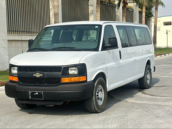 شفروليه اكسبرس 2015 اوتوماتيك 63,000 كم 8 سلندر دفع خلفي فان \ باص أبيض