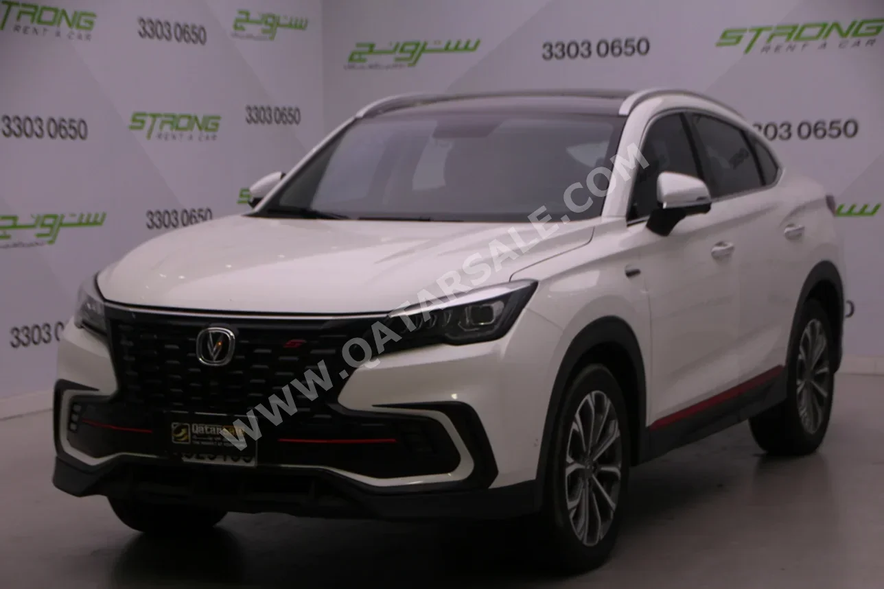 تشانجان سي اس 85 2023 اوتوماتيك 100,000 كم 4 سلندر دفع رباعي اس يو في أبيض