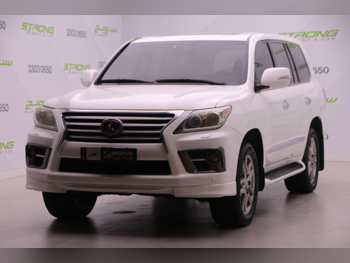 Lexus  LX  570  2013  Automatic  270,000 Km  8 Cylinder  Four Wheel Drive (4WD)  SUV  White