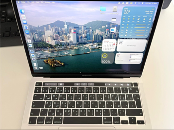 Laptops Apple  - MacBook Pro 13 Inch  2020  - Silver  - MacOS  - Intel  - Core i5 dual core  -Memory (Ram): 16 GB