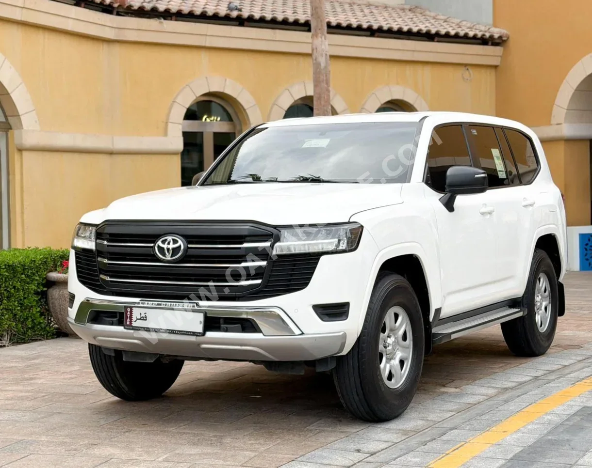 تويوتا لاند كروزر جي اكس 2023 اوتوماتيك 122,000 كم 6 سلندر دفع رباعي اس يو في أبيض