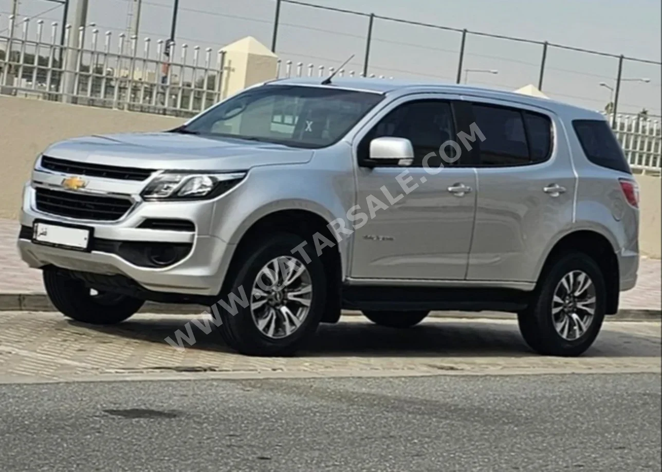 شفروليه تريل بليزر ال تي 2018 اوتوماتيك 84,000 كم 6 سلندر دفع رباعي اس يو في فضي