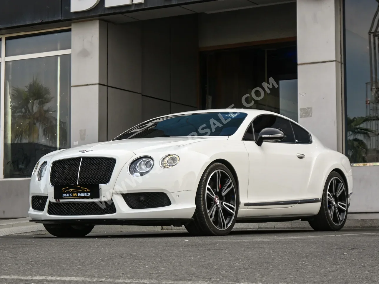 بنتلي كونتيننتل جي تي 2015 اوتوماتيك 61,000 كم 8 سلندر دفع كلي مستمر كوبيه \ سبورت أبيض