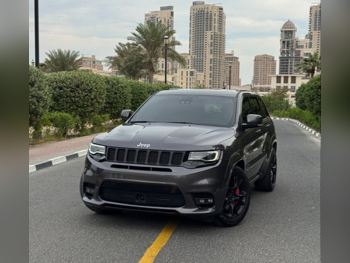 جييب  جراند شيروكي  أس ار تي  2017  اوتوماتيك  138,700 كم  8 سلندر  دفع رباعي  اس يو في  رمادي