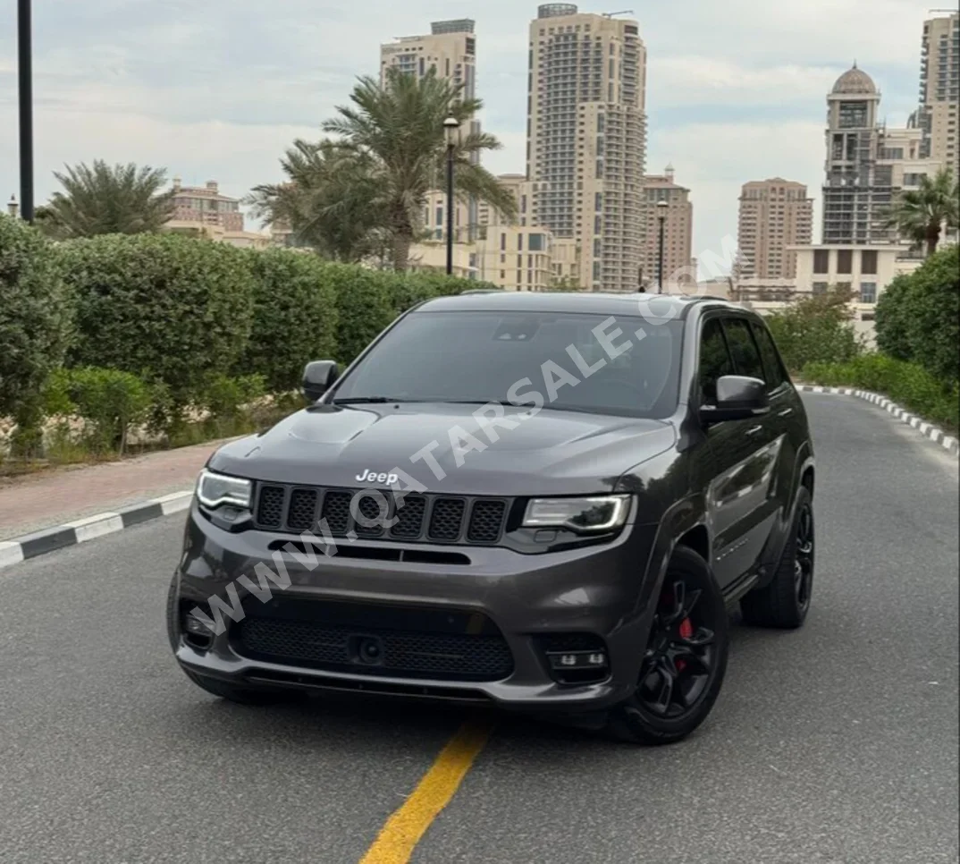 جييب  جراند شيروكي  أس ار تي  2017  اوتوماتيك  138,700 كم  8 سلندر  دفع رباعي  اس يو في  رمادي