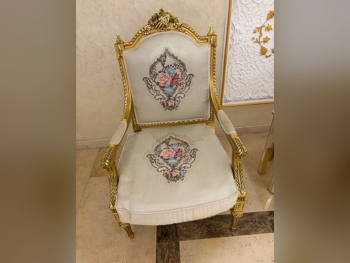 الأرائك والكنب والكراسي كنبة بثلاث مثاعد و 4 كراسي بذراعين - قماش - اللون البيج