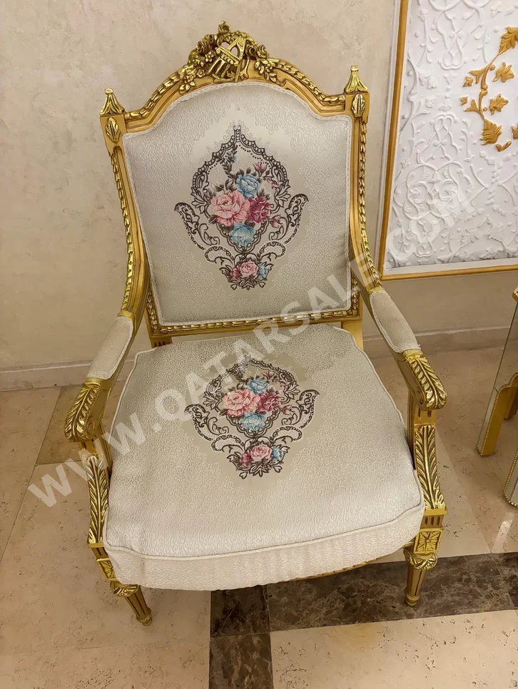 الأرائك والكنب والكراسي كنبة بثلاث مثاعد و 4 كراسي بذراعين - قماش - اللون البيج