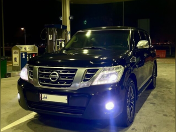 نيسان باترول بلاتنيوم 2015 اوتوماتيك 182,000 كم 8 سلندر دفع رباعي اس يو في أسود