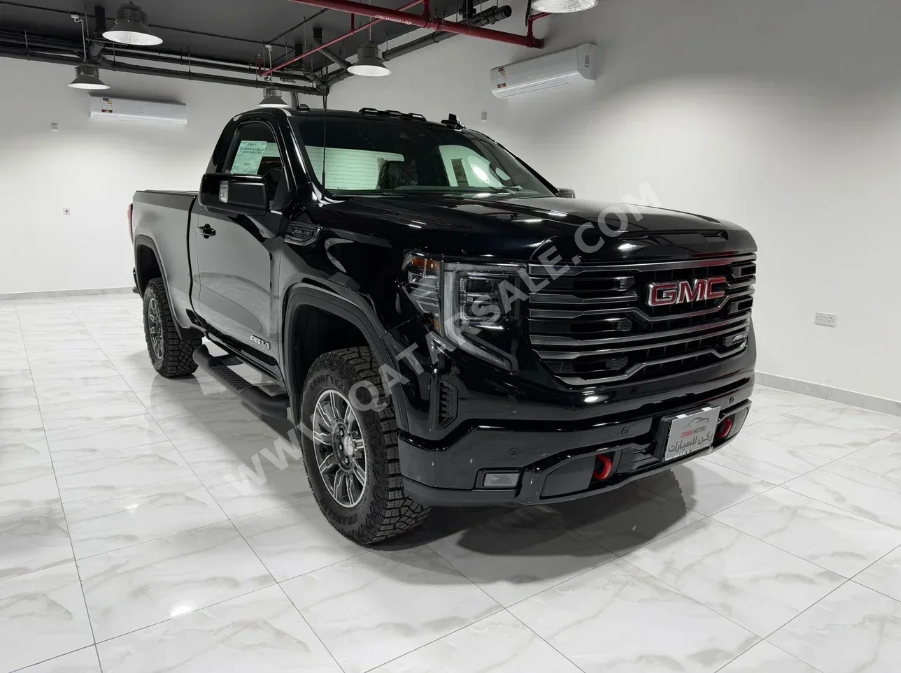 جي ام سي سييرا اي تي 4 2025 اوتوماتيك 2,000 كم 8 سلندر دفع رباعي بيكب أسود تحت الضمان
