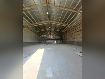 مخازن و مستودعات - الوكرة - بركة العوامر -المساحة: 700 متر مربع