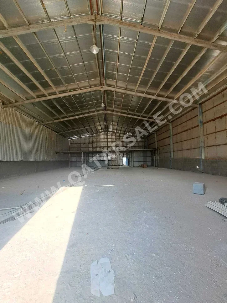 مخازن و مستودعات - الوكرة - بركة العوامر -المساحة: 700 متر مربع