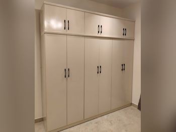 خزائن ودواليب الملابس والزينة - دوحة فيرنيتشر - خزائن - اللون البيج