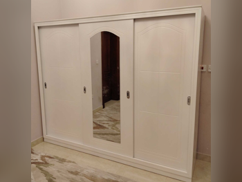 خزائن ودواليب الملابس والزينة - دوحة فيرنيتشر - خزائن - أبيض