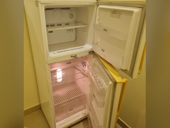 سامسونج ثلاجة بفريزر علوي - أبيض