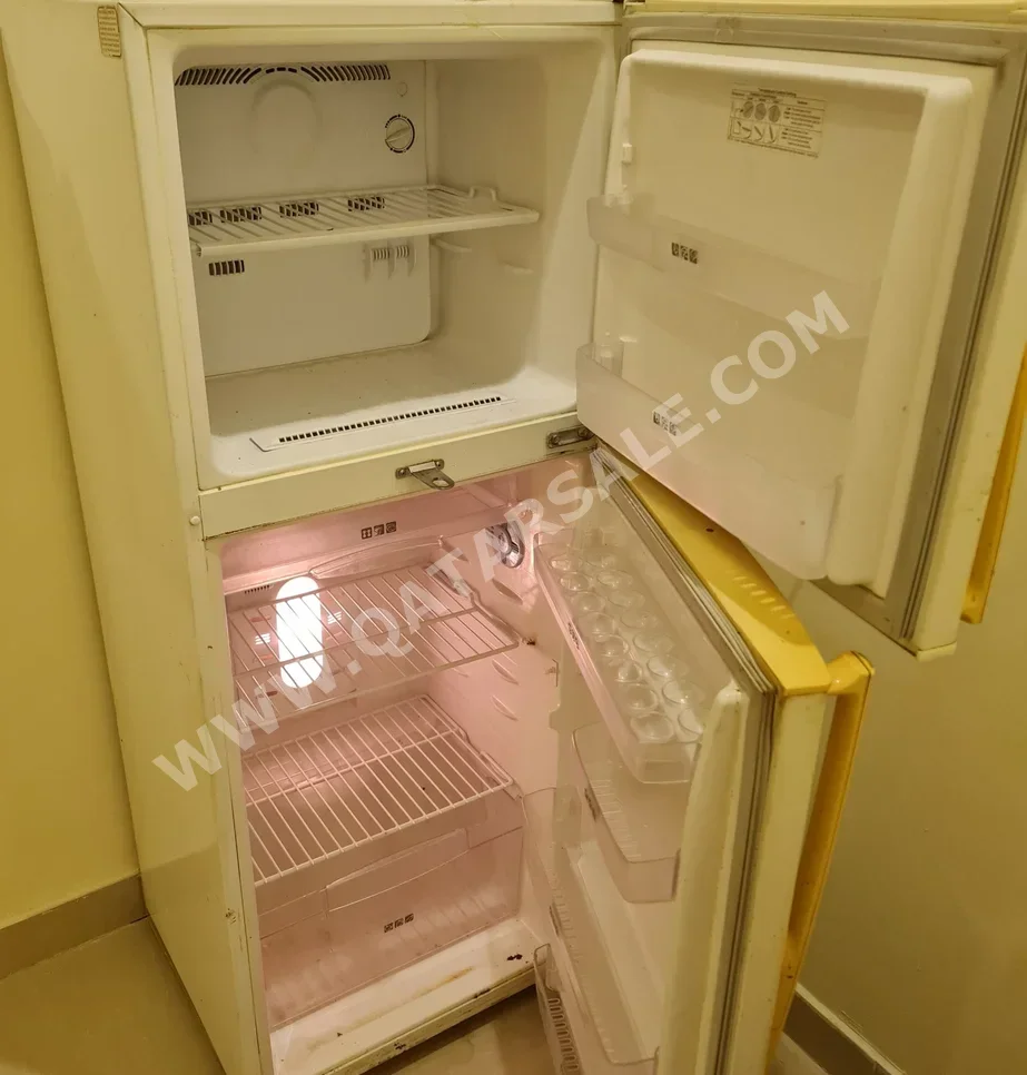 Samsung Top Freezer Refrigerator - White