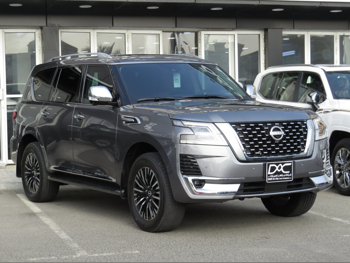 نيسان باترول بلاتنيوم 2023 اوتوماتيك 43,000 كم 8 سلندر دفع رباعي اس يو في رمادي