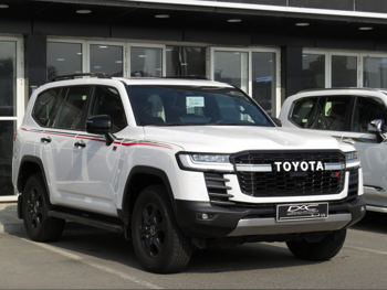 تويوتا  لاند كروزر  جي ار سبورت توين تيربو  2025  اوتوماتيك  10,000 كم  6 سلندر  دفع رباعي  اس يو في  أبيض  تحت الضمان