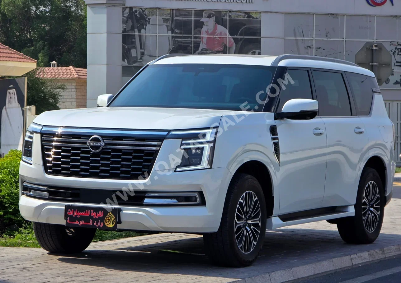 نيسان باترول بلاتينيوم تيربو 2025 اوتوماتيك 27,000 كم 6 سلندر دفع رباعي اس يو في أبيض تحت الضمان