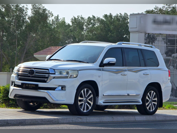 Toyota  Land Cruiser  VXR  2016  Automatic  350,000 Km  8 Cylinder  Four Wheel Drive (4WD)  SUV  White