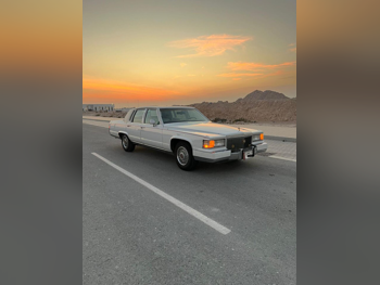 Cadillac  DeVille  1990  Automatic  211,000 Km  8 Cylinder  Rear Wheel Drive (RWD)  Classic  White