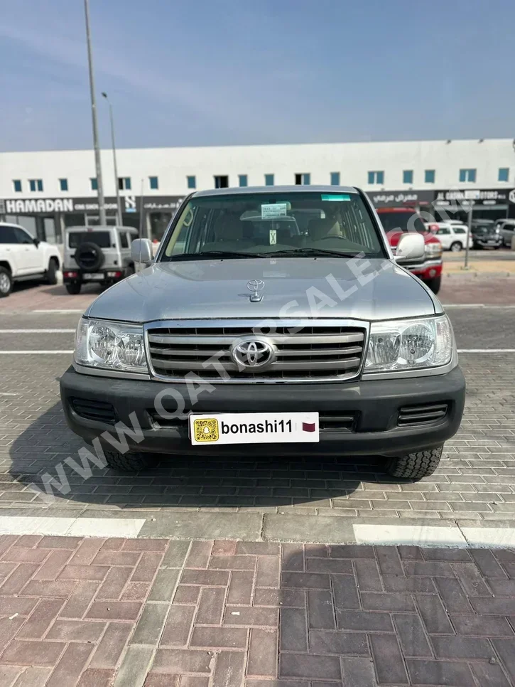 تويوتا لاند كروزر جي اكس 2007 اوتوماتيك 95,000 كم 6 سلندر دفع رباعي اس يو في فضي