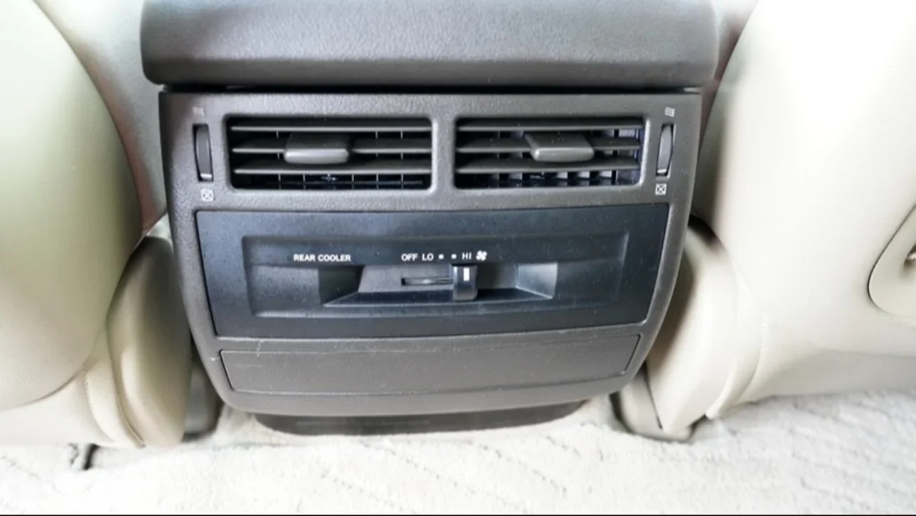 Toyota Land Cruiser GX 2011 Automatic 155,000 Km 6 Cylinder Four Wheel Drive (4WD) SUV Pearl