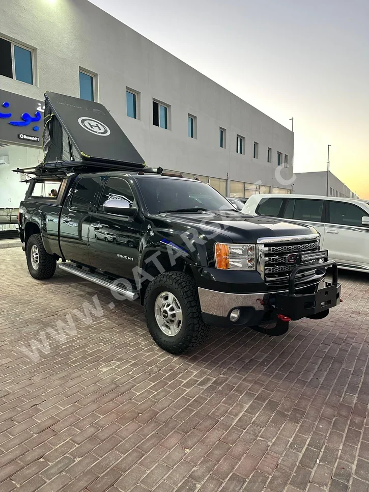 GMC Sierra 2500 HD 2013 Automatic 155,000 Km 8 Cylinder Four Wheel Drive (4WD) Pick Up Black